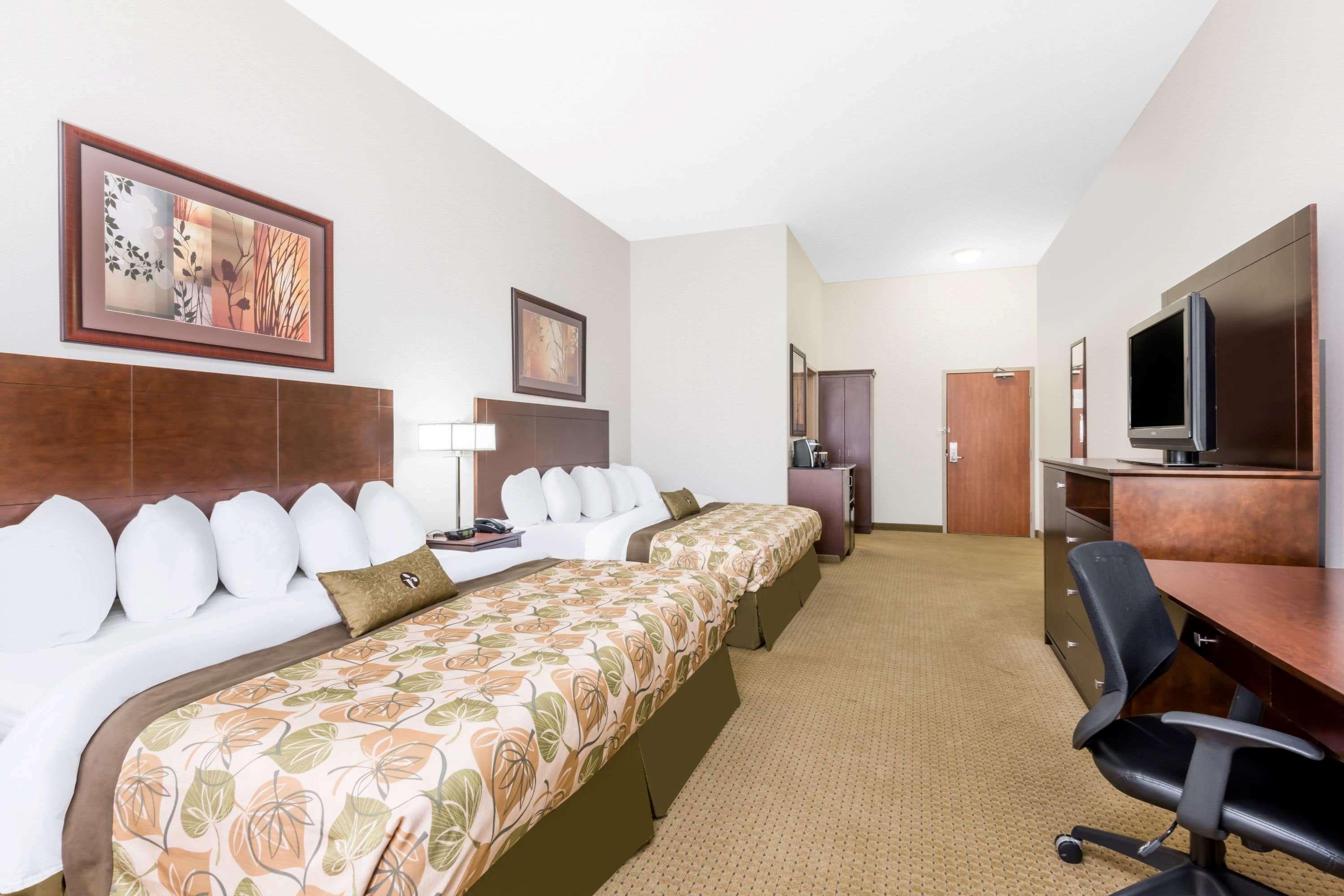 Отель Ramada By Wyndham Olds Экстерьер фото
